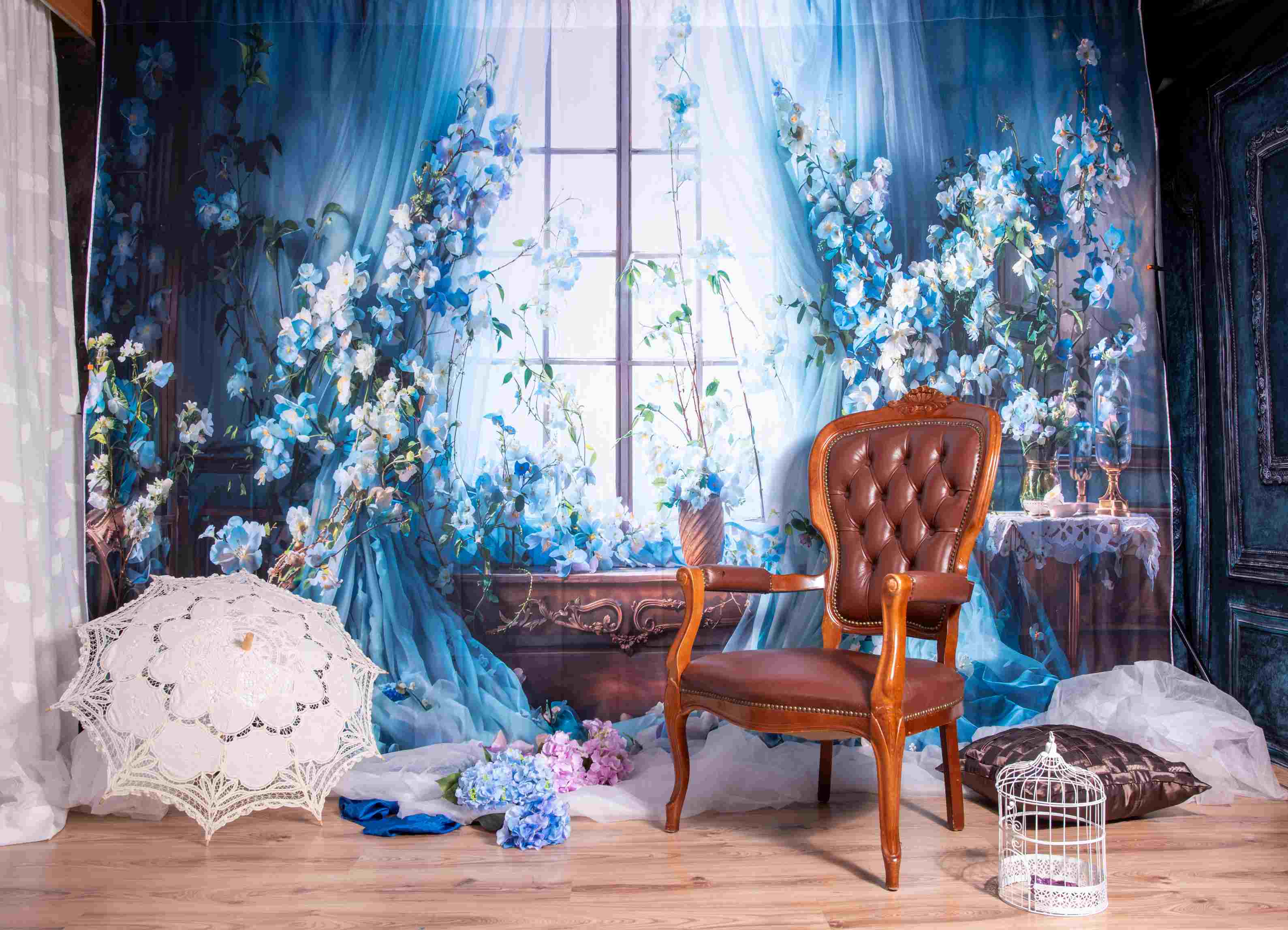 Kate Bleu Fleurs Rideau Fenêtre Chambre Toile de fond en Laine conçue par Emetselch