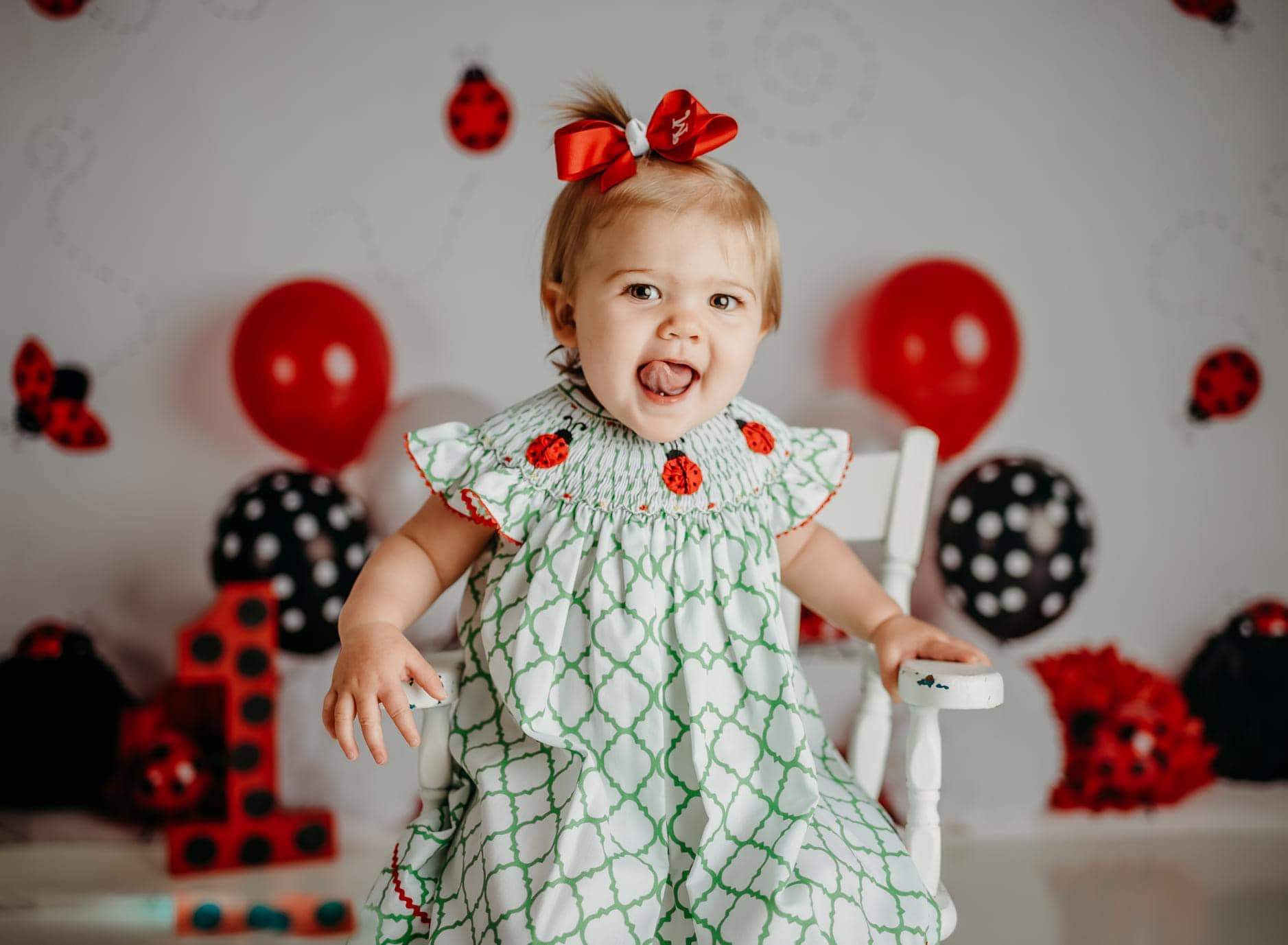 Kate Petite Coccinelle Anniversaire Enfant Toile de fond conçue par Mandy Ringe - Kate Backdrop FR